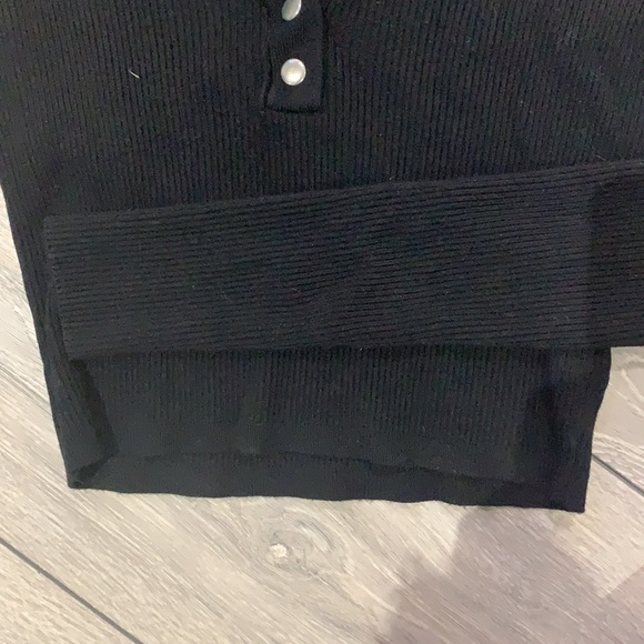 black long sleeve crop top - Picture 3 of 4